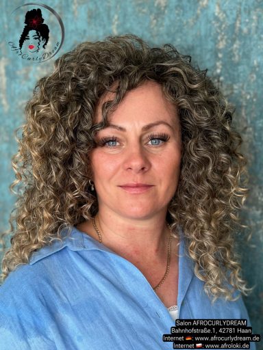 Haarverlängerung, Afrolocken, Wellen,  Dreadlocks, glatte Haare und viel mehr. Afrocurlydream Haan NRW