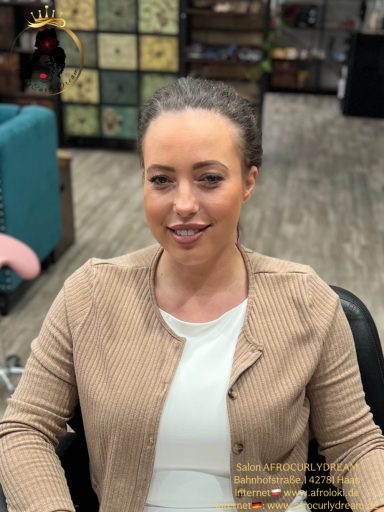 glatte Haare, Frisur in Haan