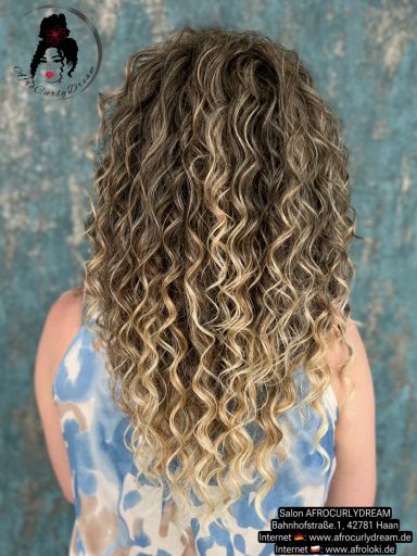 Haarverlängerung, Afrolocken, Wellen,  Dreadlocks, glatte Haare und viel mehr. Afrocurlydream Haan NRW
