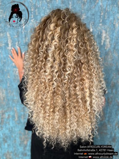 Haarverlängerung, Afrolocken, Wellen,  Dreadlocks, glatte Haare und viel mehr. Afrocurlydream Haan NRW