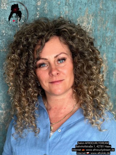 Haarverlängerung, Afrolocken, Wellen,  Dreadlocks, glatte Haare und viel mehr. Afrocurlydream Haan NRW